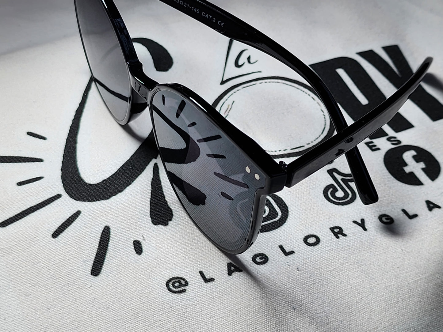 "MUJERON SUNGLASSES"