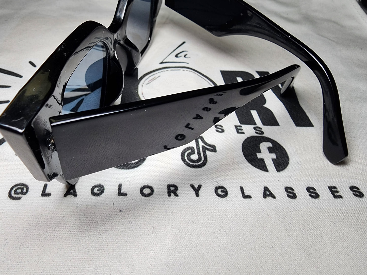 "TAMO RICA SUNGLASSES"