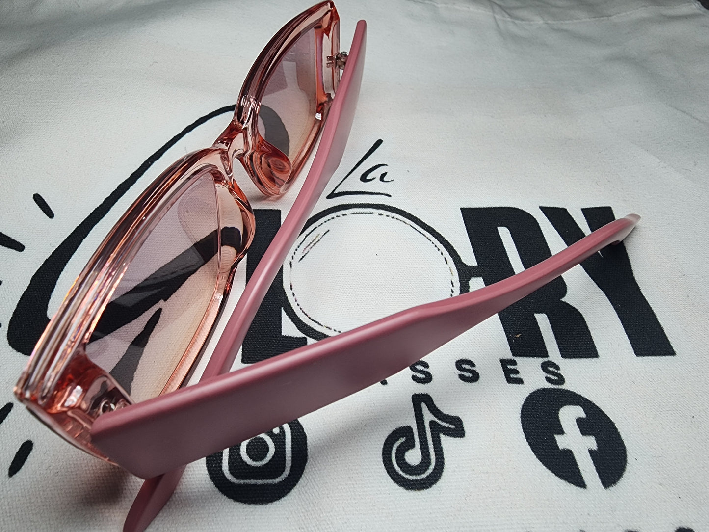 "LA POPI SUNGLASSES"