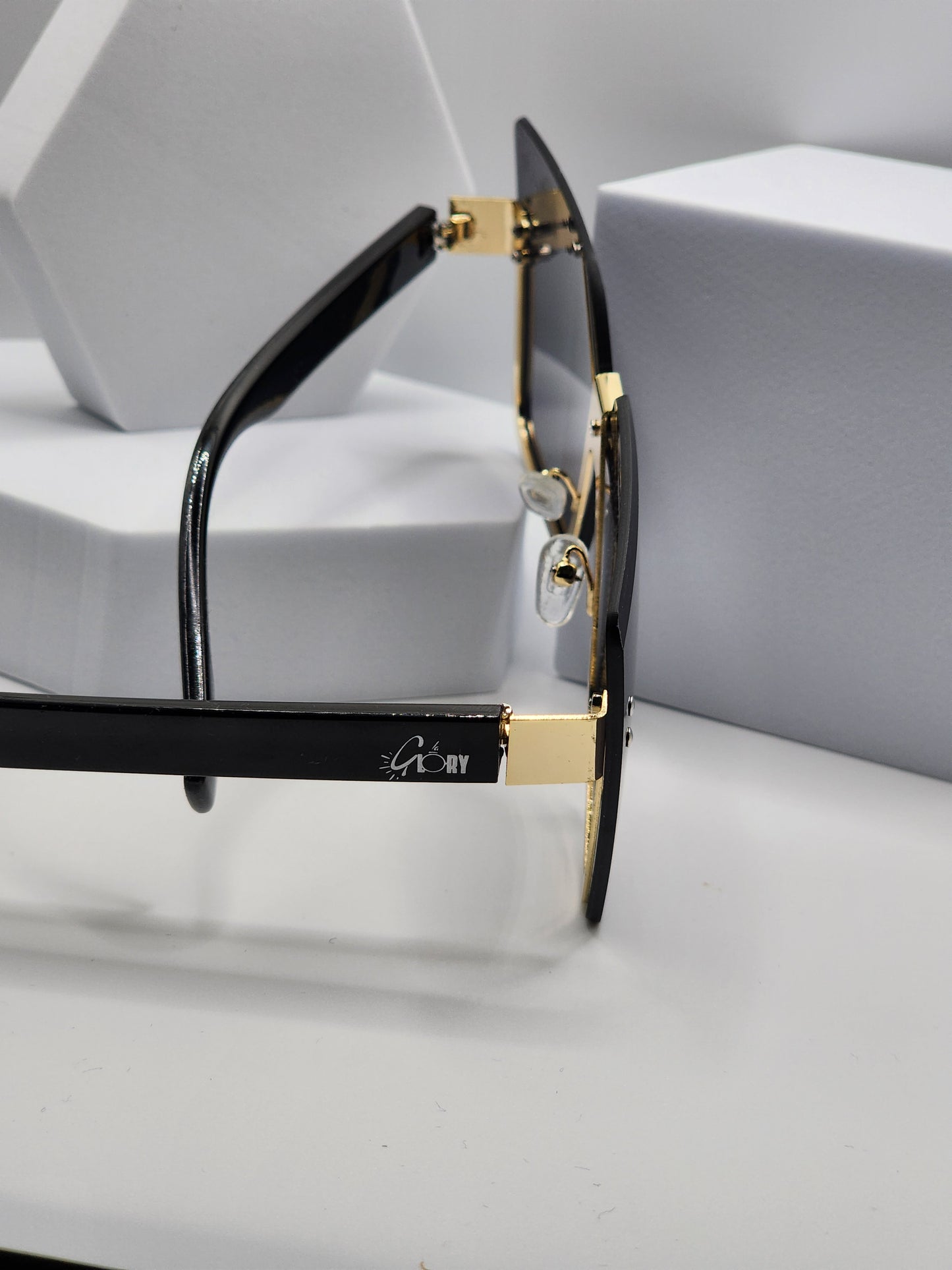 "VINTAGE SQUARE OVERSIZED SUNGLASSES"